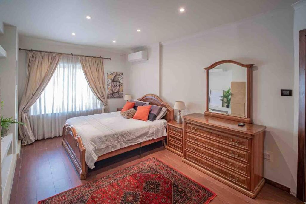 Pembroke St Julians Luxury, Comfort, Location Exterior foto