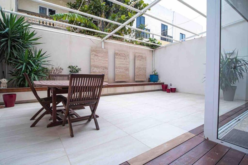 Pembroke St Julians Luxury, Comfort, Location Exterior foto
