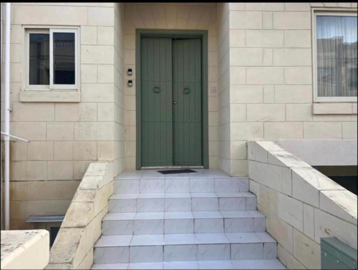 Pembroke St Julians Luxury, Comfort, Location Exterior foto